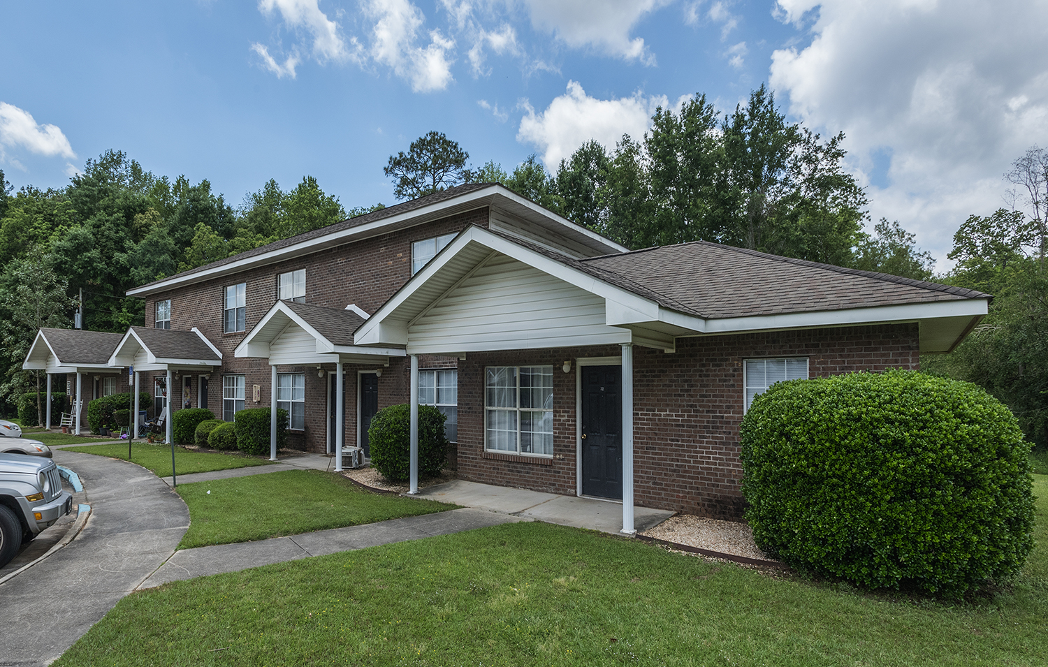 Robertsdale Village The Multifamily Advisory Group at Cushman & Wakefield